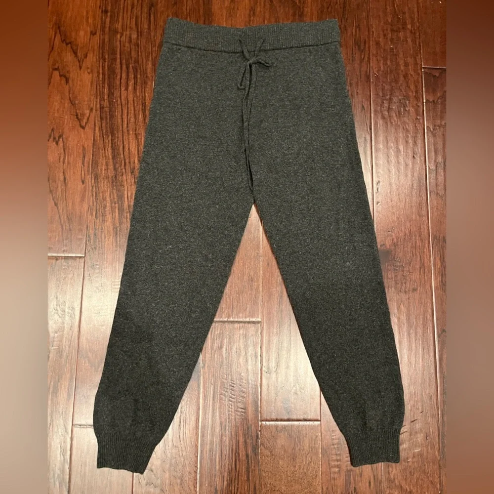 The Coziest Cashmere Blend Hoodie and Jogger Set Size Large - Picture 2 of 10